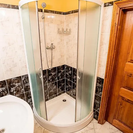 Cosmopolitan I. 3* Banská Štiavnica