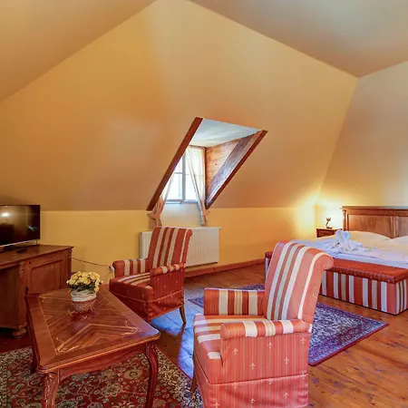 Cosmopolitan I. 3* Banská Štiavnica