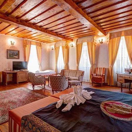 Cosmopolitan I. 3* Banská Štiavnica