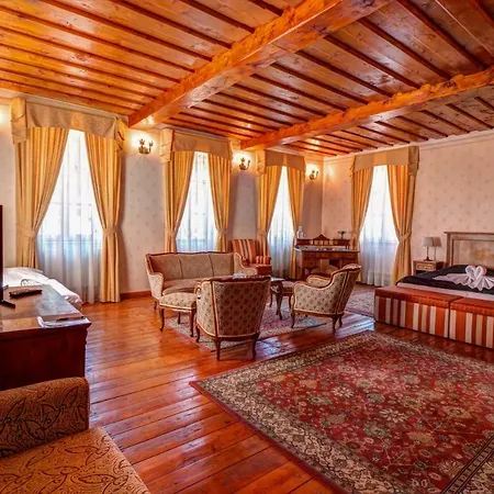 Cosmopolitan I. 3* Banská Štiavnica